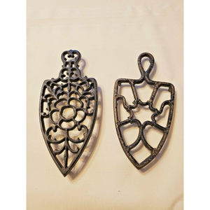 Vintage 2 Cast Iron- Iron Rest Trivets 1- Virginia Metalcrafters